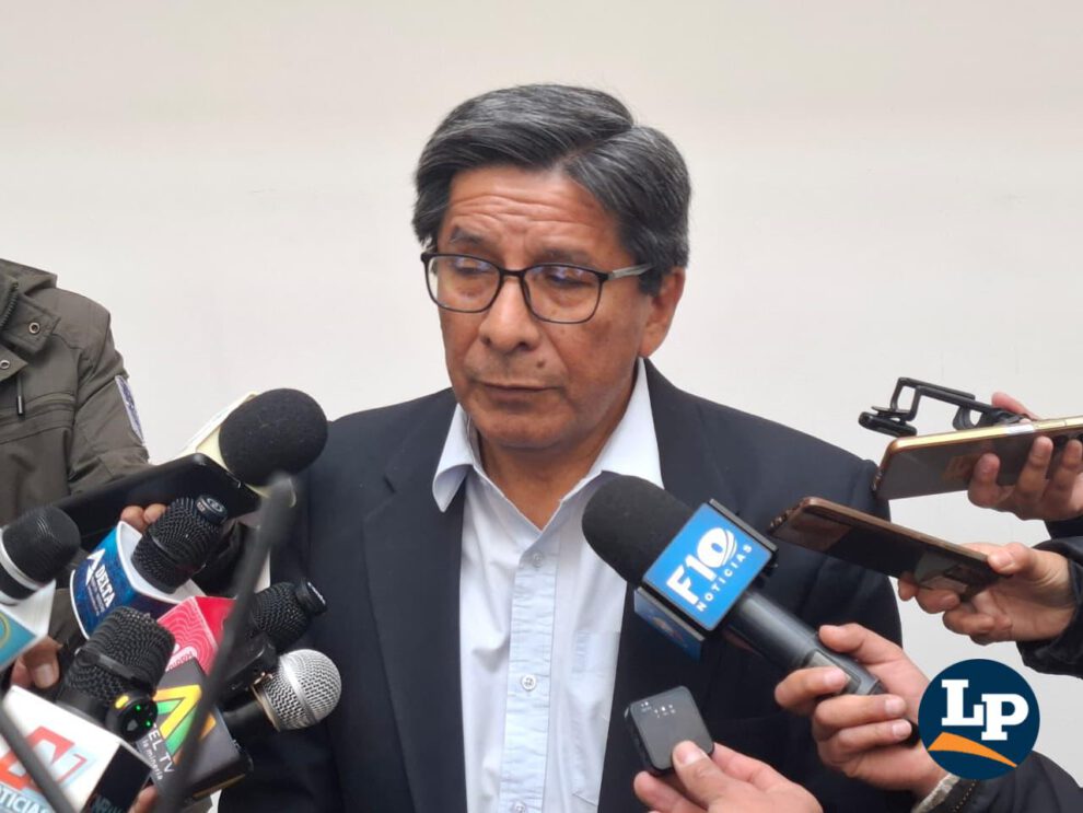 El diputado Porcel en conferencia de prensa
