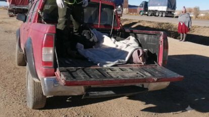 Personal policial realiza el levantamiento del cadáver