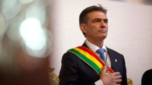 El Presidente Paz anunció que gobernaría con instituciones y no con alianzas o partidos políticos