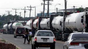 Filas por combustible se registran en varias zonas del país