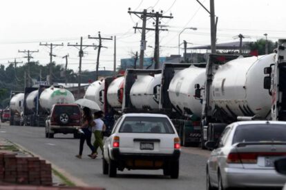 Filas por combustible se registran en varias zonas del país
