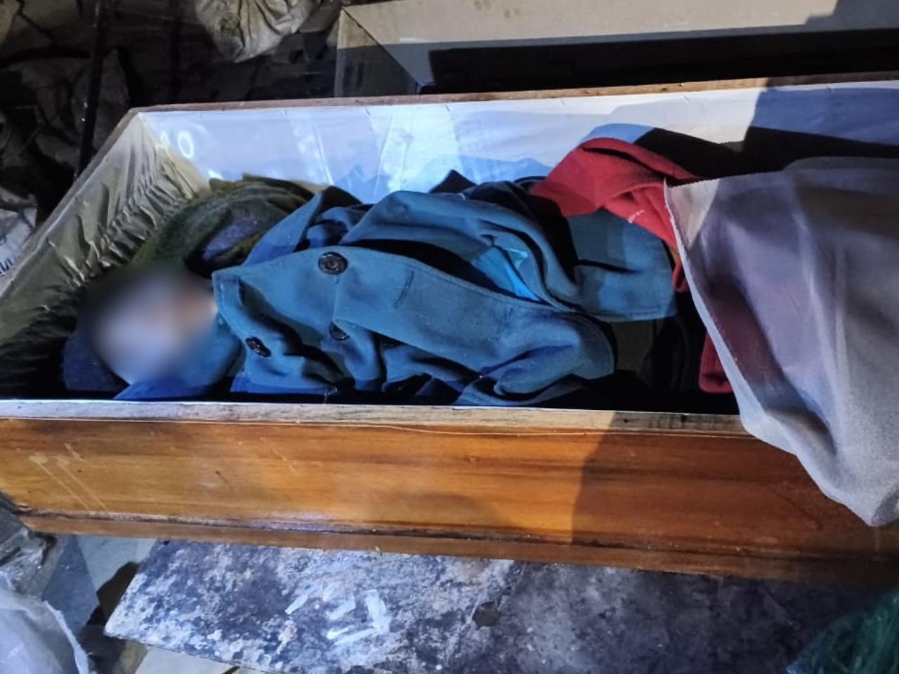 Escena del velatorio montado por el feminicida para ocultar el crimen