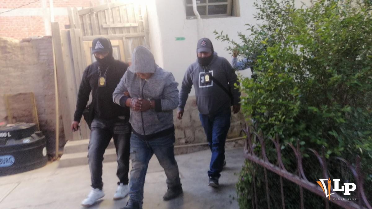 El sujeto compró un ataúd para velar a su esposa