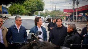 El ministro de Obras Públicas, Mauricio Zamora, junto a autoridades del Ejecutivo