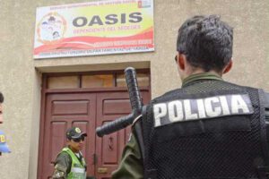 Un oficial de la policía