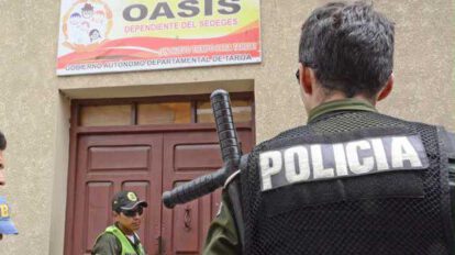 Un oficial de la policía