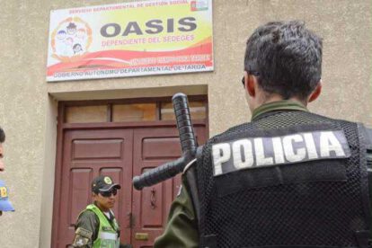 Un oficial de la policía