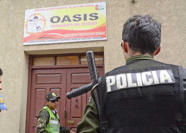 Un oficial de la policía