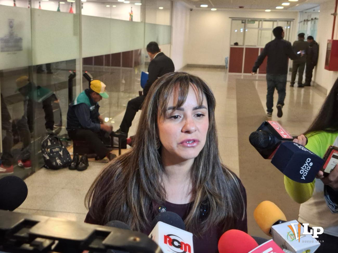 La diputada Herbas en conferencia de prensa