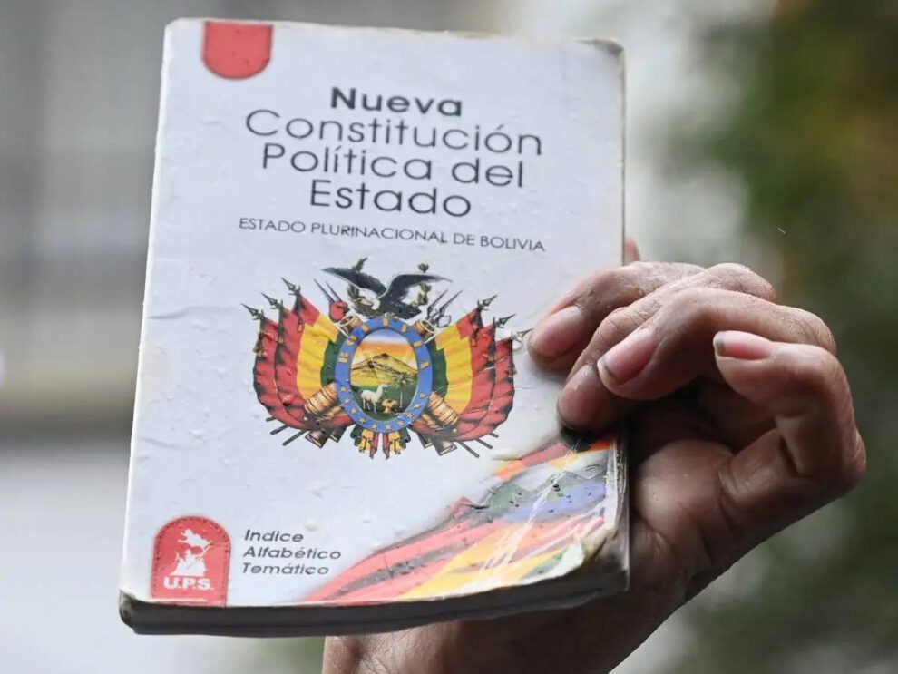 Legisladores debaten cuando deben aplicarse cambios en la Constitución