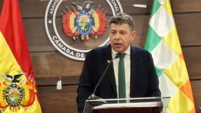 El presidente del Senado en conferencia de prensa