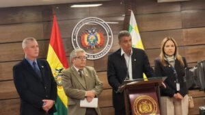 FRI y Demócratas respondieron a las acusaciones de transfuguismo político