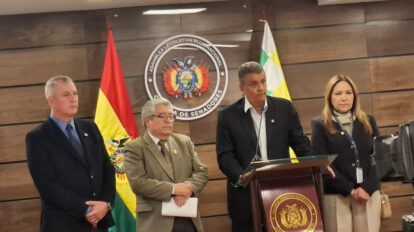 FRI y Demócratas respondieron a las acusaciones de transfuguismo político