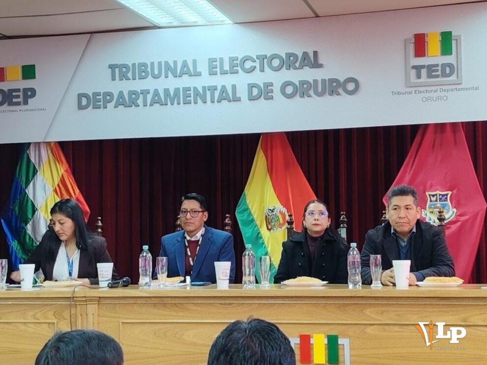 Autoridades del Serecí, Segip y Tribunal Electoral en la presentación de la campaña
