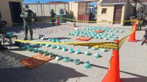 Evidencia recolectada que incluye cocaína y otras sustancias controladas