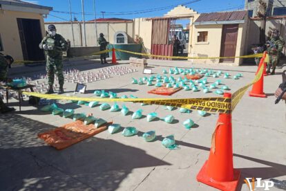 Evidencia recolectada que incluye cocaína y otras sustancias controladas