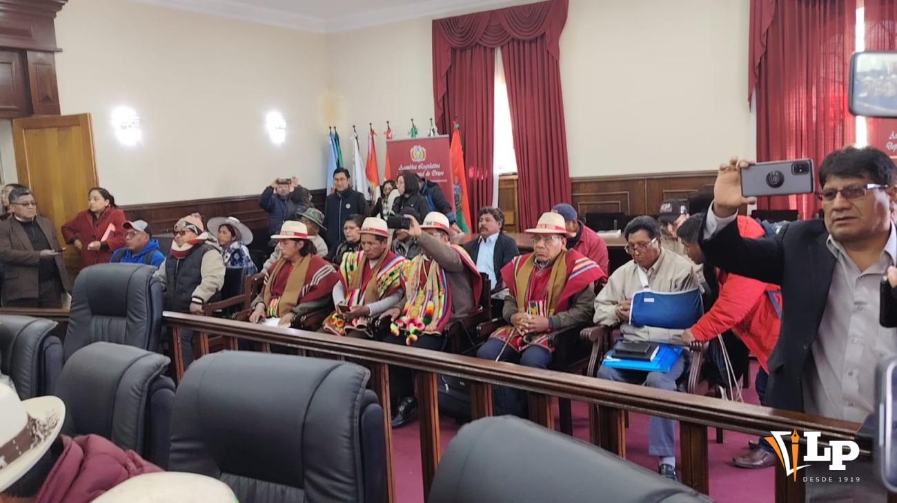 sesión de la asamblea legislativa de Oruro