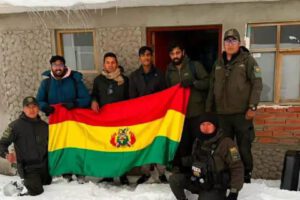 Efectivos policiales y bomberos