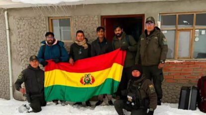 Efectivos policiales y bomberos