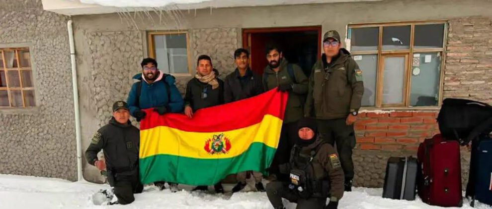 Efectivos policiales y bomberos