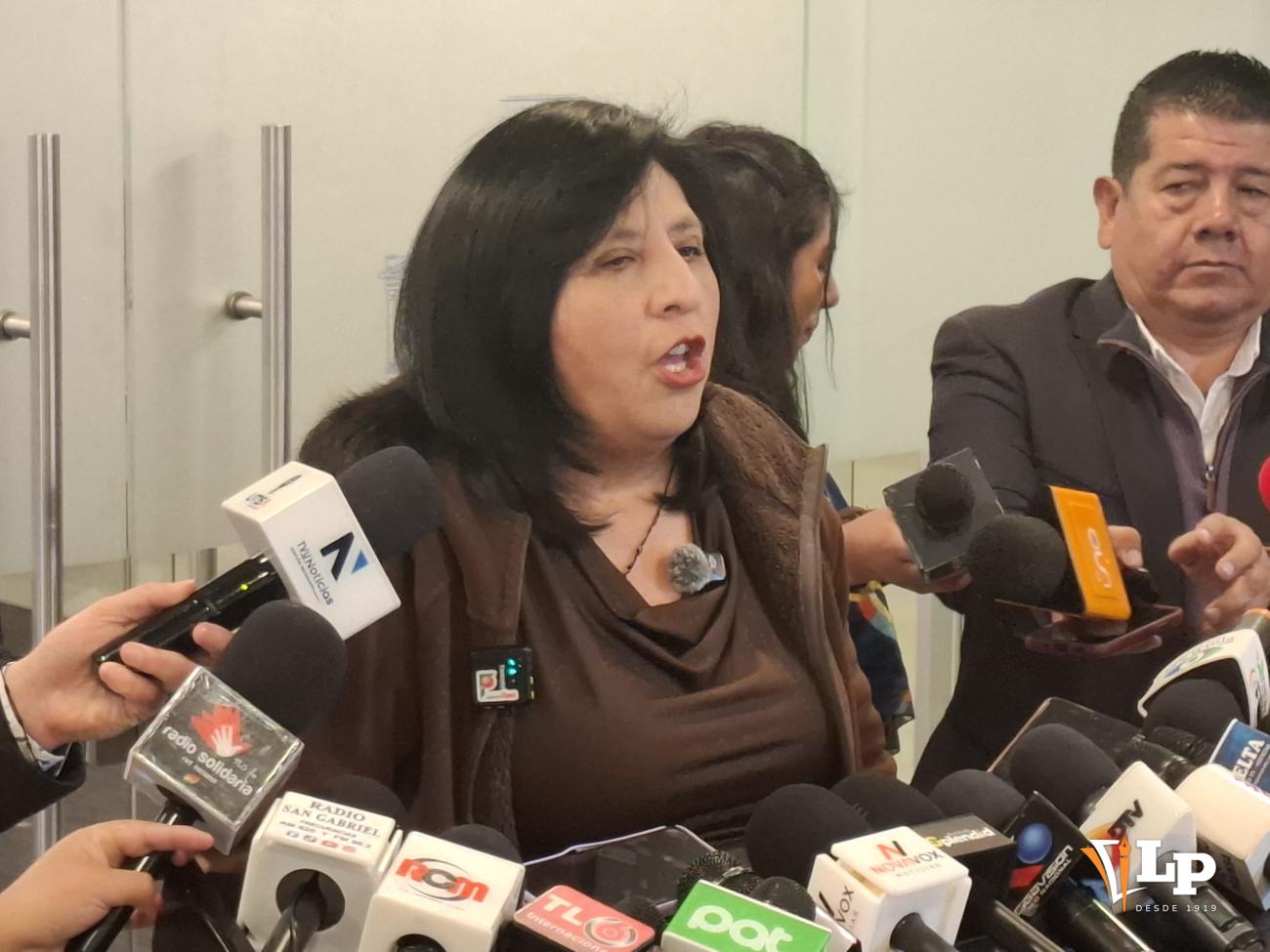 La diputada Bilbao en conferencia de prensa