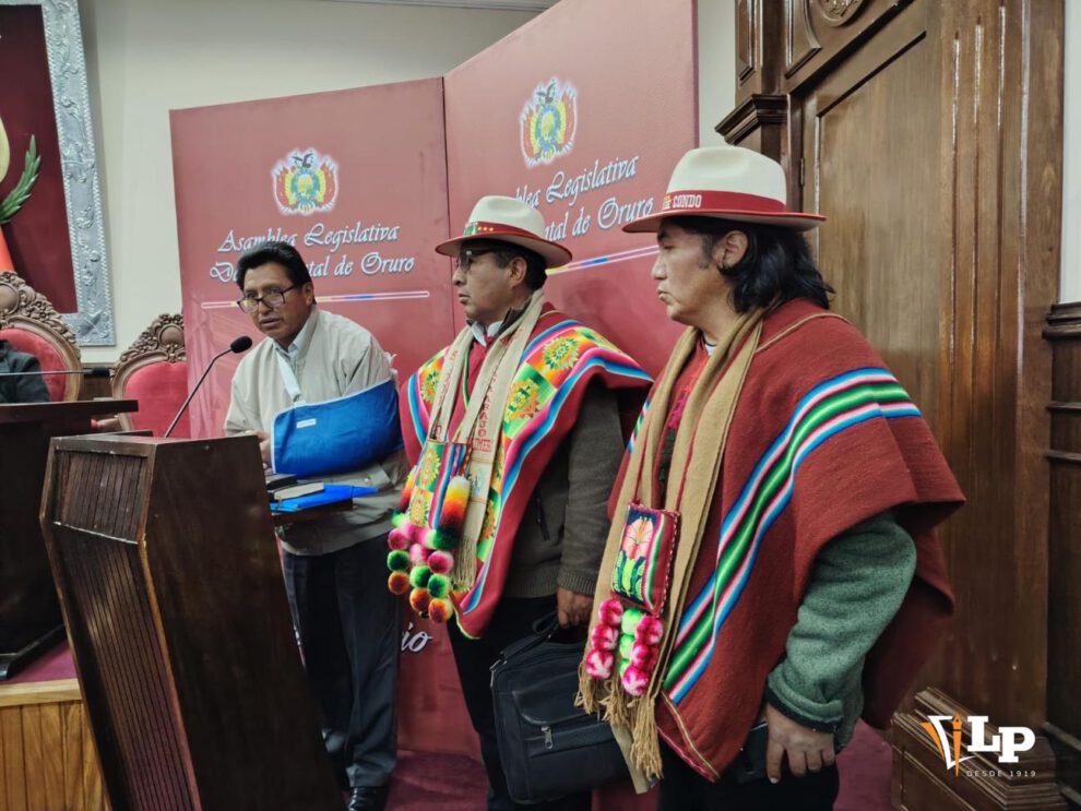 sesión de la Asamblea Legislativa Departamental de Oruro