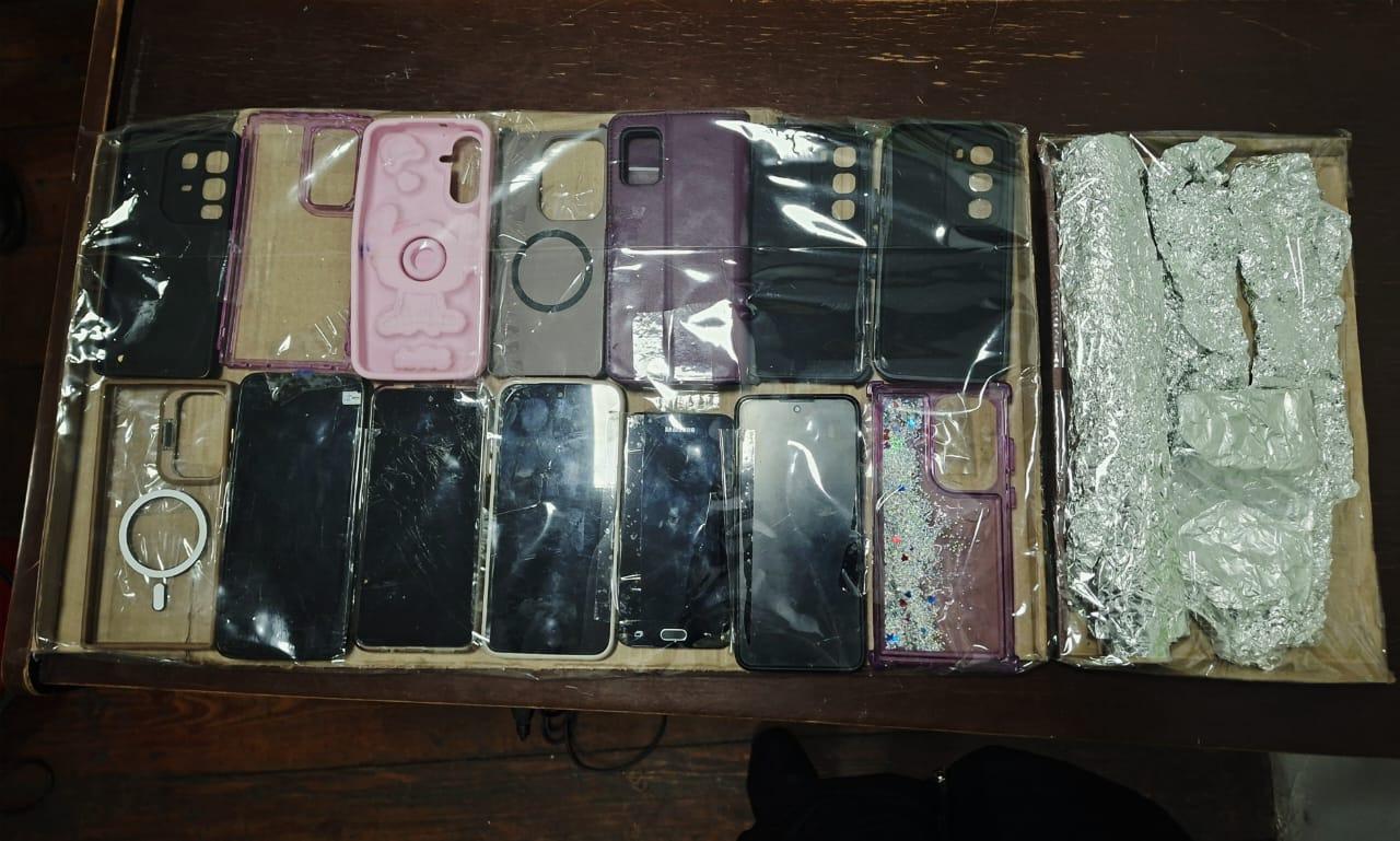 Celulares, carcasas secuestradas