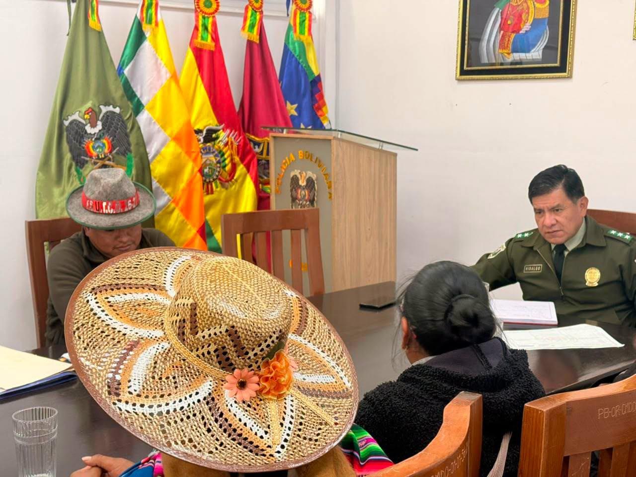 El Cnl. Miguel Ángel Hidalgo durante la reunión