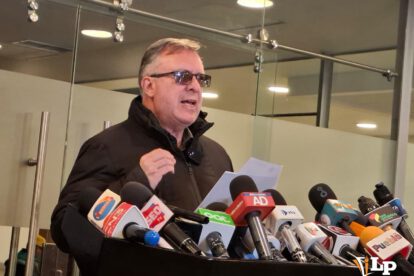 El diputado Alarcón en conferencia de prensa