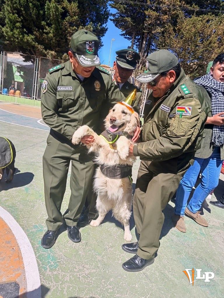 Cariño, juegos y aplausos para festejar al jubilado de la jornada