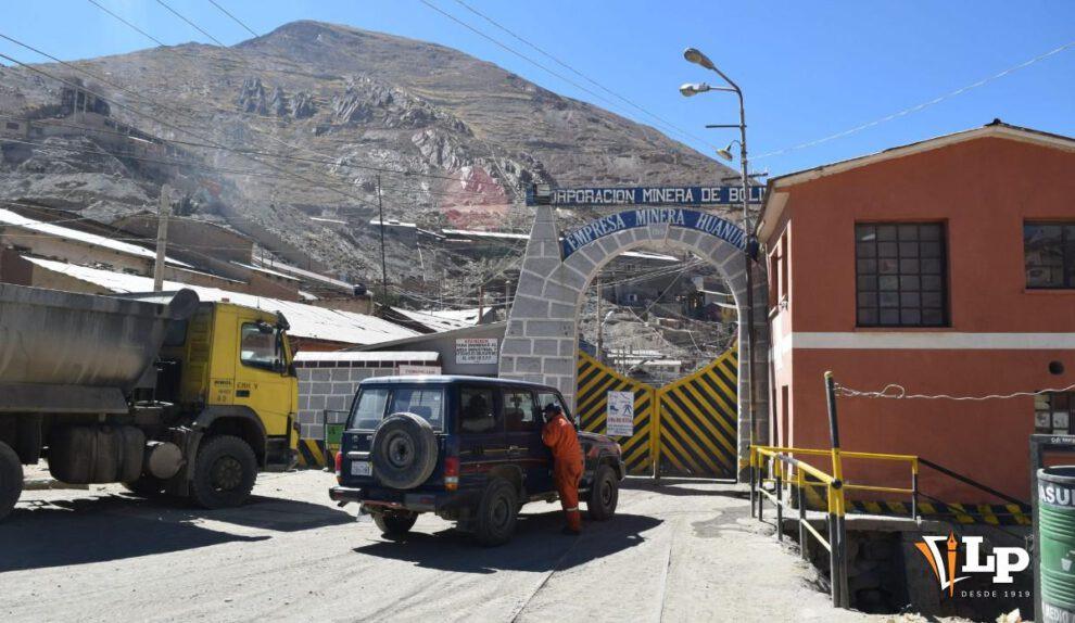 Puerta de ingreso a la empresa minera Huanuni