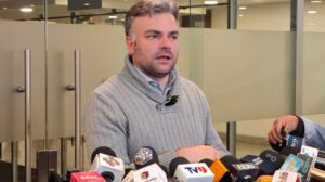El senador Ormachea en conferencia de prensa