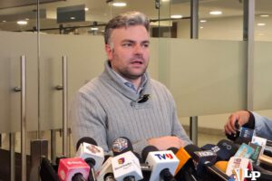 El senador Ormachea en conferencia de prensa