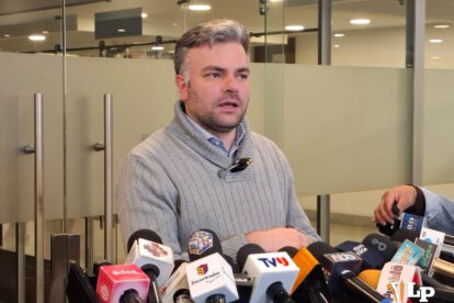 El senador Ormachea en conferencia de prensa
