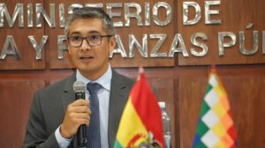 El ministro de Economía en una conferencia de prensa