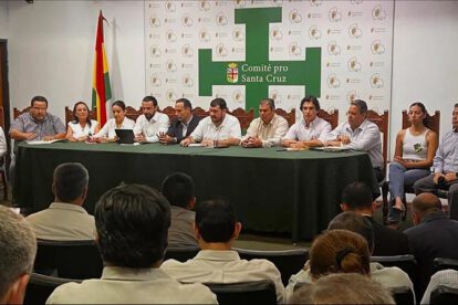 Reunión  de autoridades cruceñas