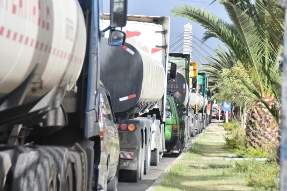 Filas de diésel se siguen registrando en varias regiones del país