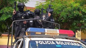 policías