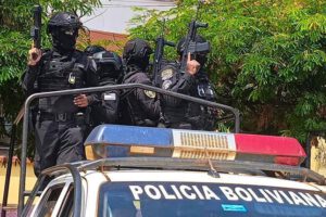 policías