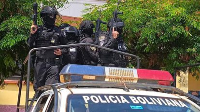 policías