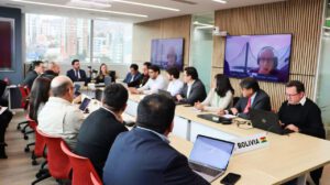 Ejecutivos de la ABC y la representación del Banco Mundial