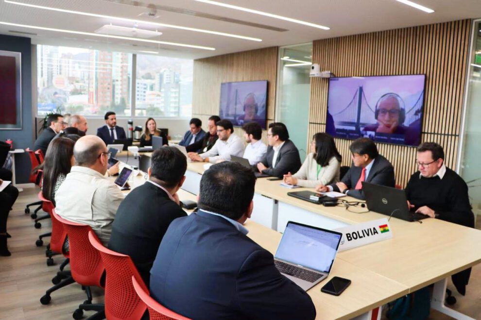 Ejecutivos de la ABC y la representación del Banco Mundial