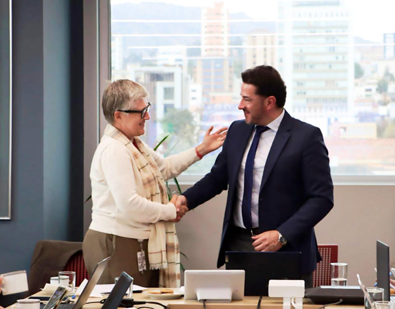 Ernesto Farfán (ABC) y Carine Clert (Banco Mundial)