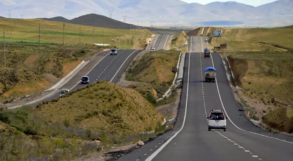 la doble vía La Paz – Oruro.