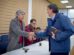 El gobernador de Oruro, Edgar Sánchez junto al minitro Zamora