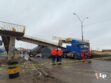 El tractocamión involucrado quedó bajo el bloque de hormigón