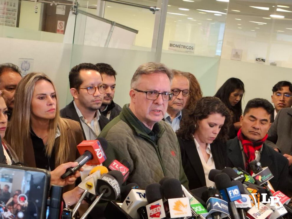 La alianza Unidad en conferencia de prensa