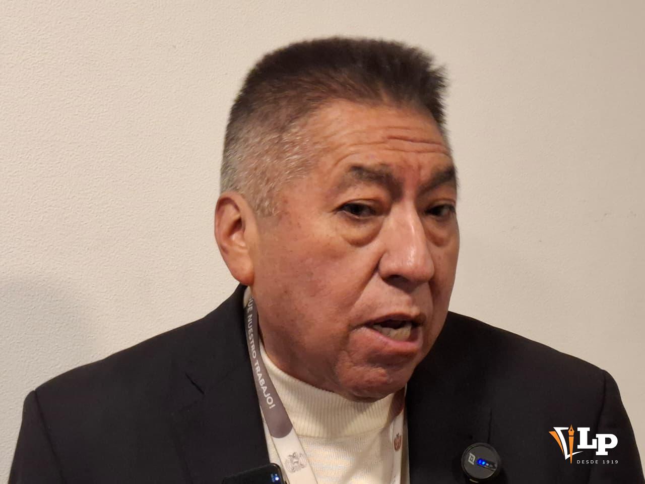 El diputado Camacho en conferencia de prensa