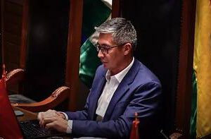 El ministro de Economía, José Gabriel Espinoza, en conferencia de prensa