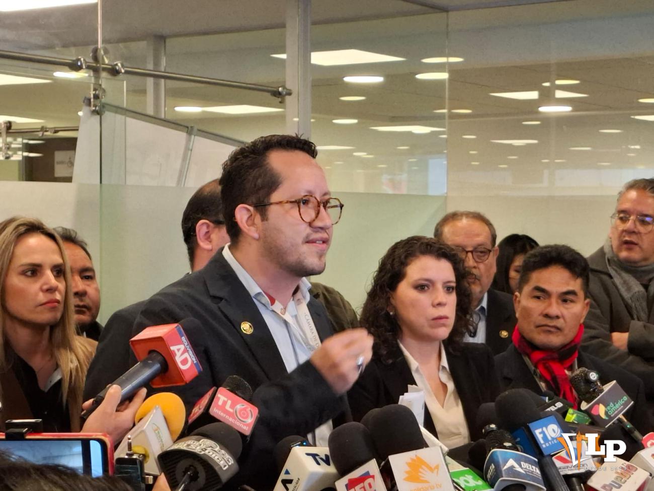La alianza Unidad en conferencia de prensa